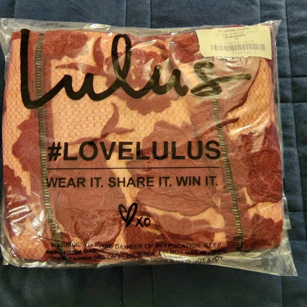 Lulus SEALED! NWT! Alluring Dream Burgundy Floral Mesh Lace Trumpet Midi. Sz Sm. - Picture 7 of 10